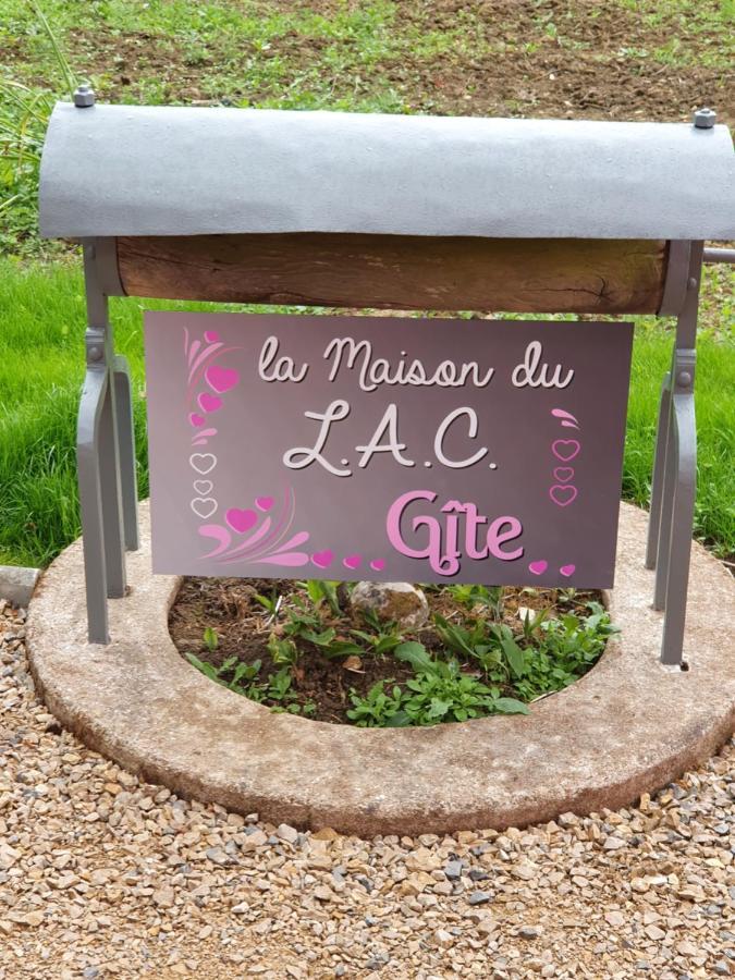 Gite De La Maison Du L.A.C Simard Eksteriør billede